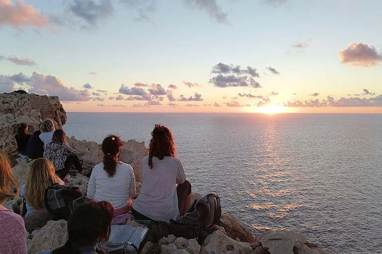 Amanecer Retiro Yoga y Meditación Menorca Inspira Yoga