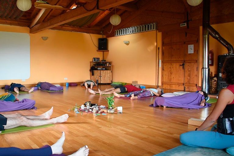 retiro yoga agosto navarra 2026
